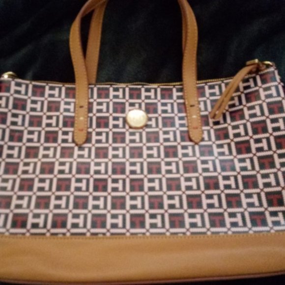 Fendi - Paul Frank - Puma - Tommy H. - Aldo - Frankie & Johnie - One of a kinds - Picture 6 of 16